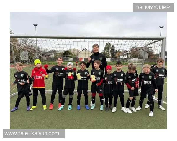 明星公益足球助力青少年成长点燃梦想与希望的火花